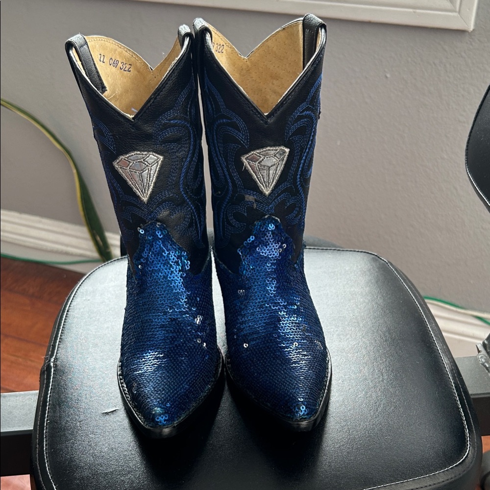 NWOB White Diamond Blue Sequined Cowboy Boots 18/11C